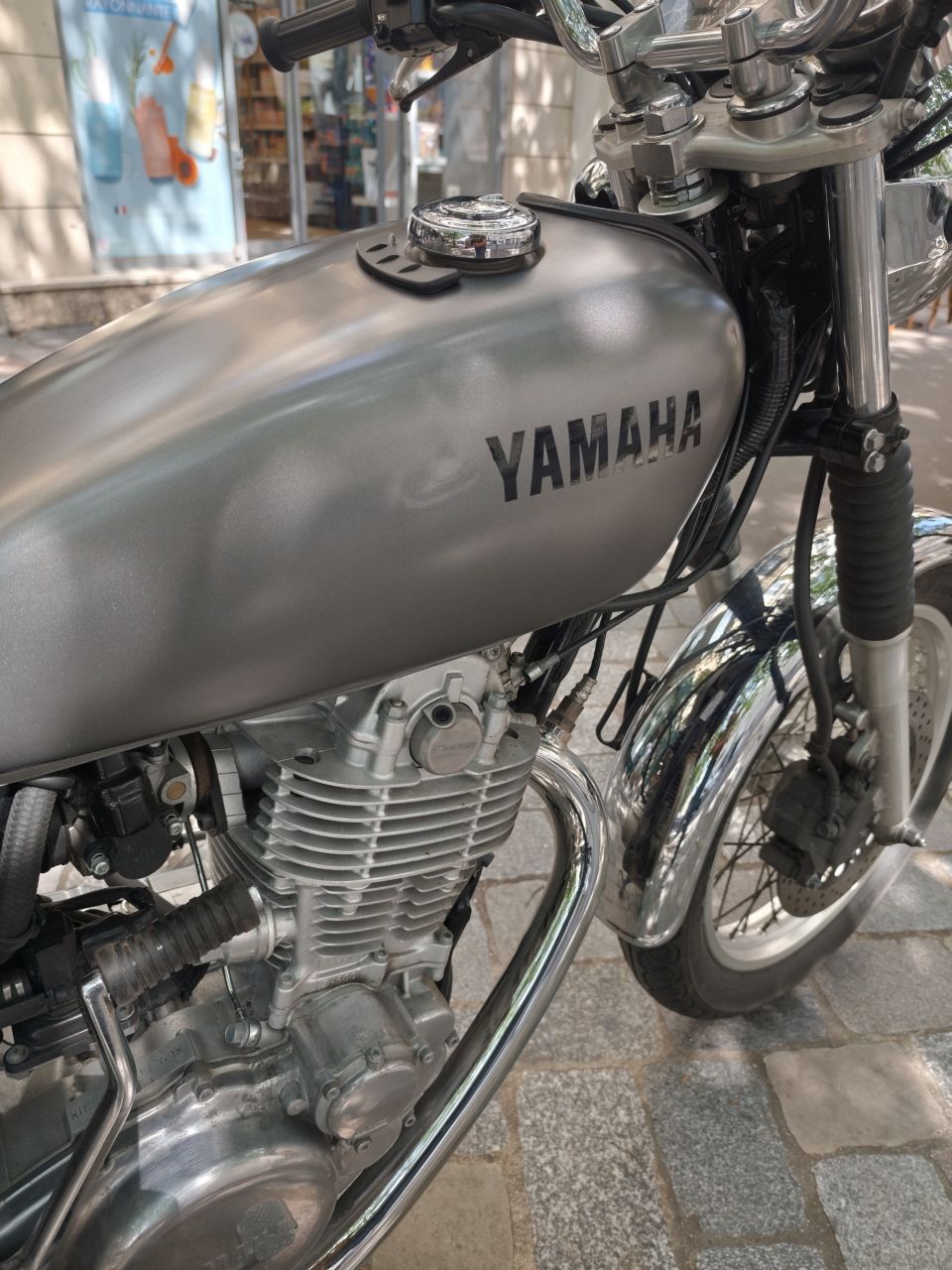 YAMAHA SR 400 3