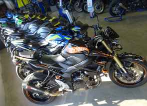 SUZUKI GSR 750 HotWheels - 2013