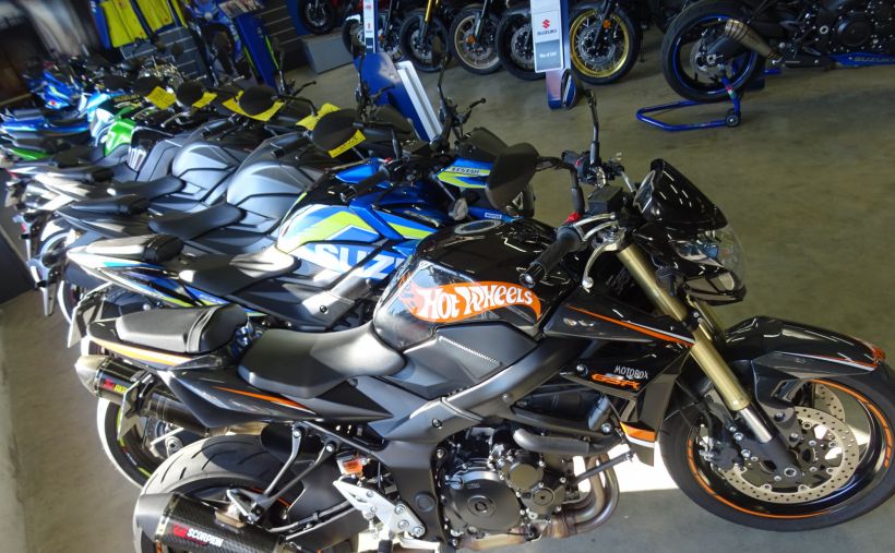 SUZUKI GSR 750 HotWheels 0