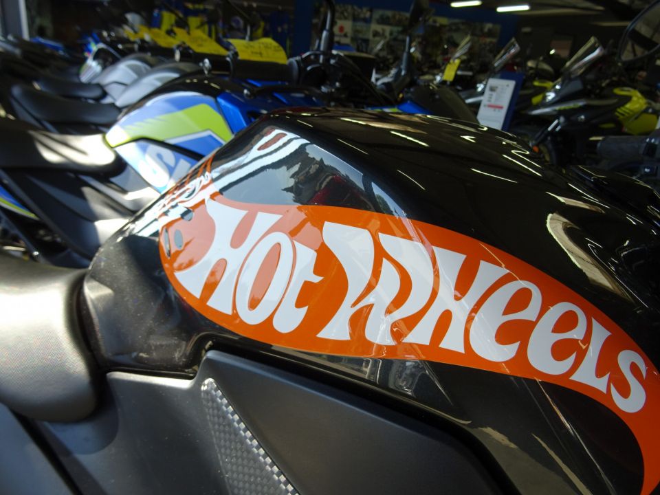 SUZUKI GSR 750 HotWheels 4