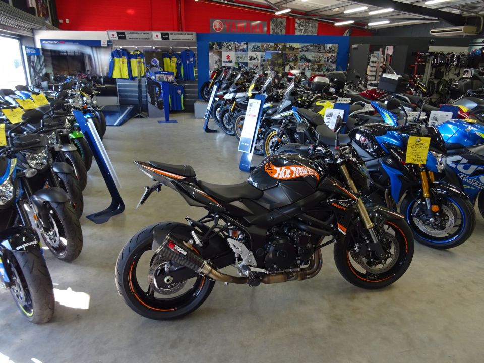 SUZUKI GSR 750 HotWheels 8