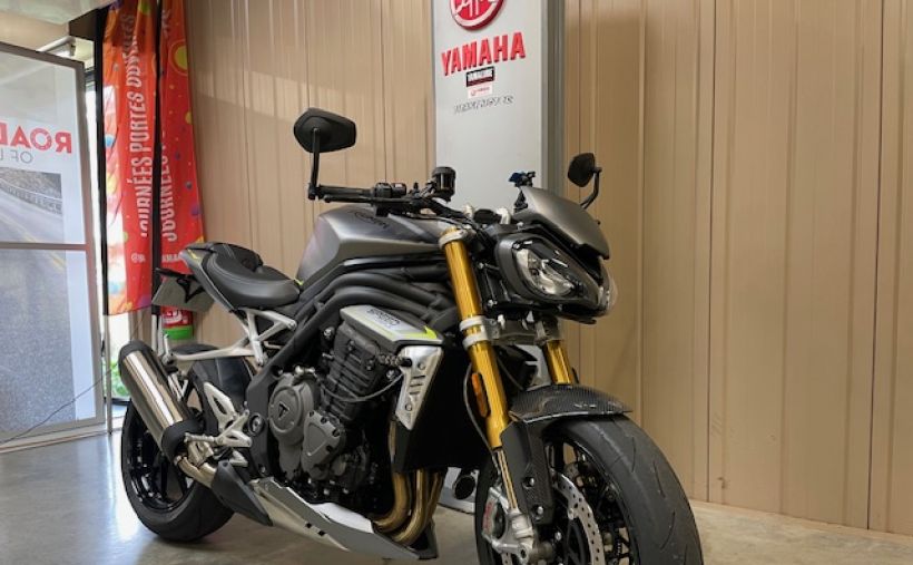 TRIUMPH SPEED TRIPLE 1200 RS 0
