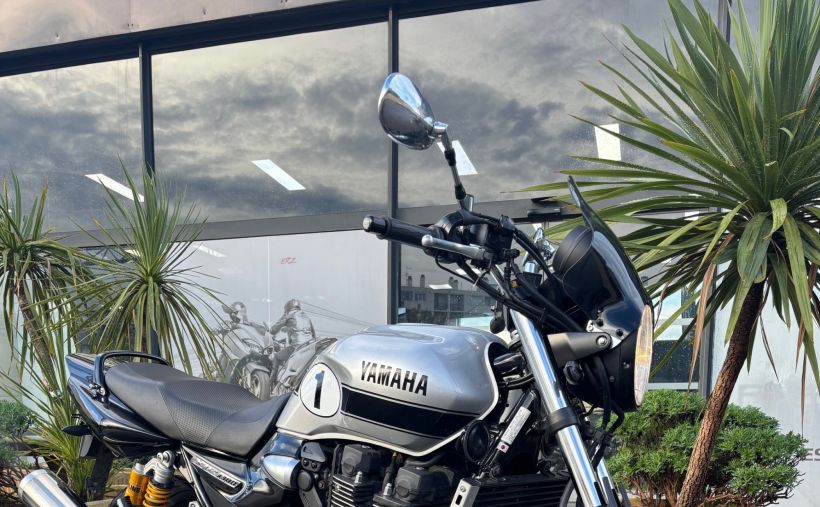 YAMAHA XJR 1300 0