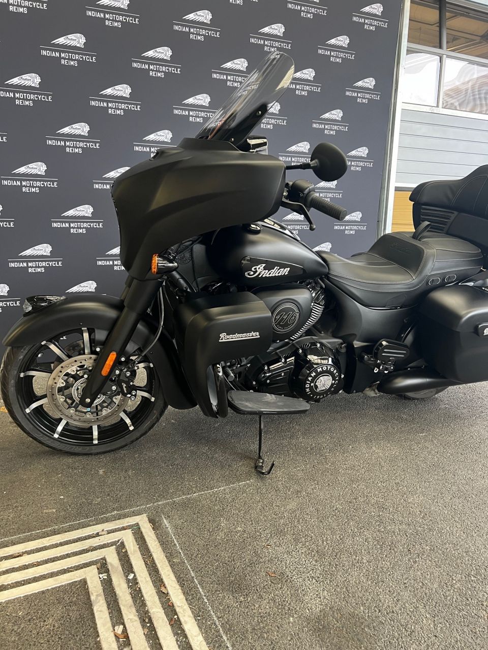 INDIAN ROADMASTER DARK HORSE 1890 18