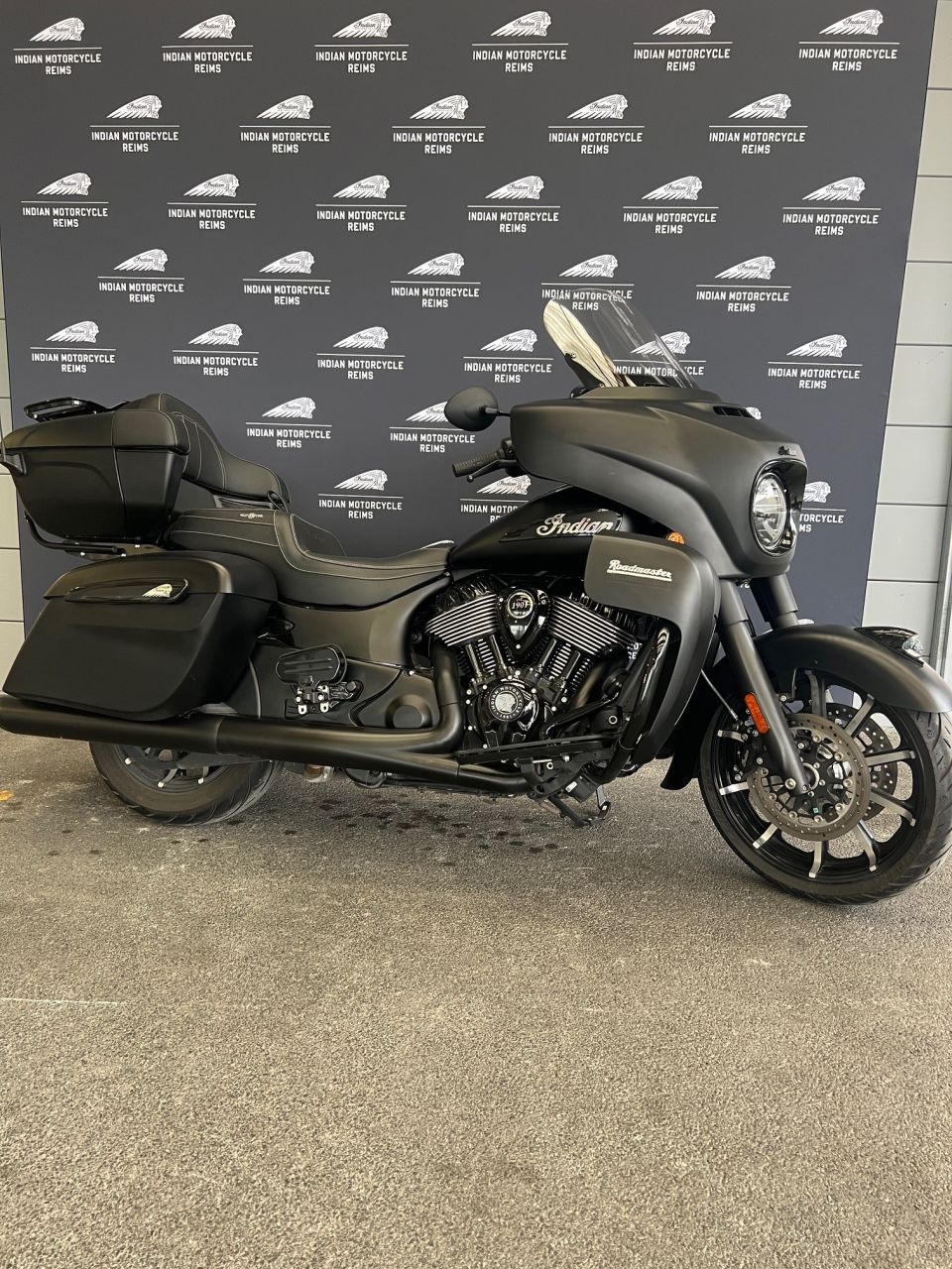 INDIAN ROADMASTER DARK HORSE 1890 30