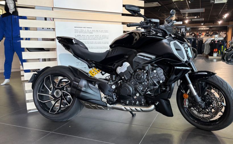 DUCATI DIAVEL V4 1