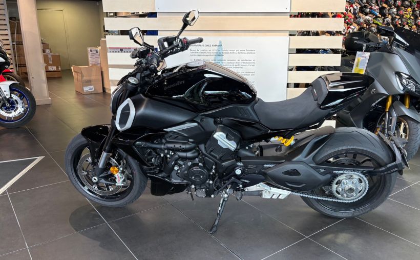 DUCATI DIAVEL V4 3