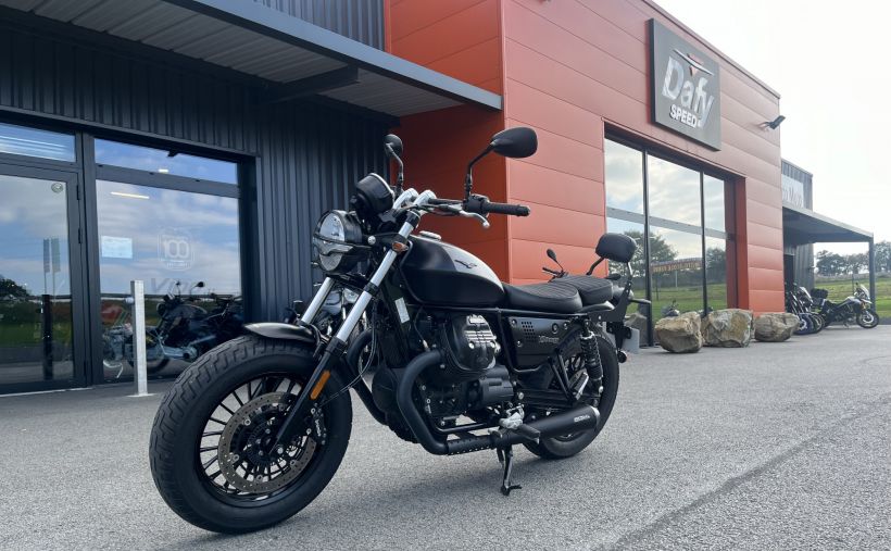 MOTO GUZZI V9 BOBBER 0