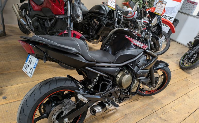 YAMAHA XJ6-N 10