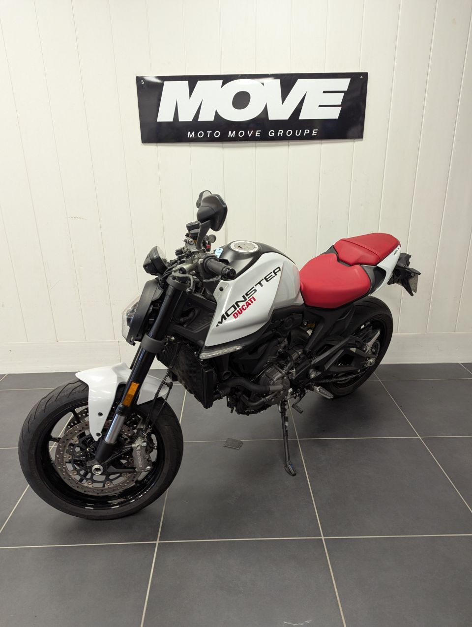 DUCATI MONSTER 937 3