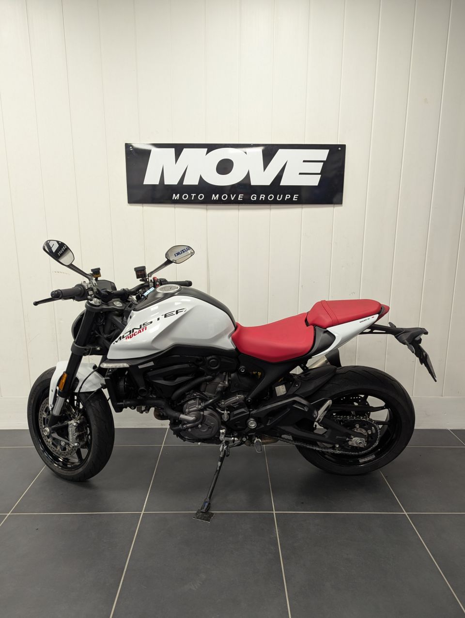 DUCATI MONSTER 937 4