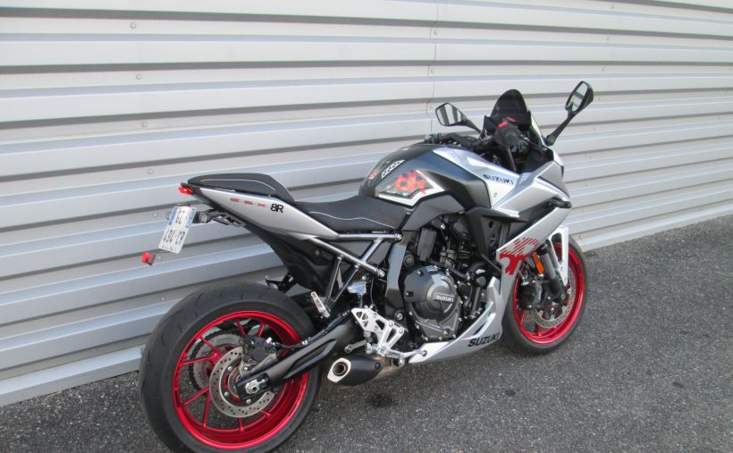 SUZUKI GSX-8R 2