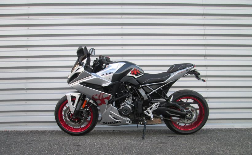 SUZUKI GSX-8R 3