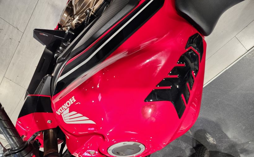 HONDA CBR 650  R 20