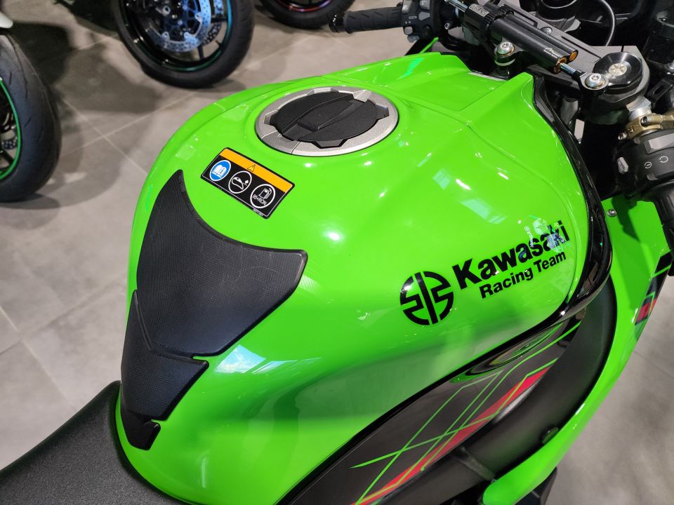 KAWASAKI ZX-10R 25