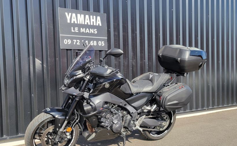 YAMAHA MT-09 4