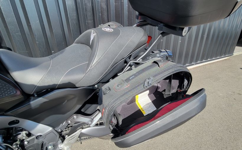 YAMAHA MT-09 6