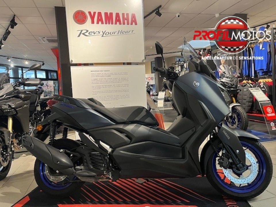 YAMAHA XMAX 125 3