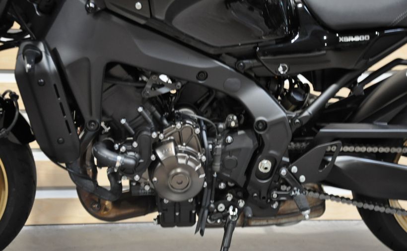 YAMAHA XSR 900 8