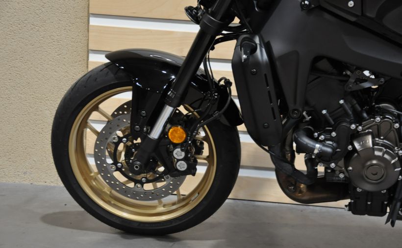 YAMAHA XSR 900 10