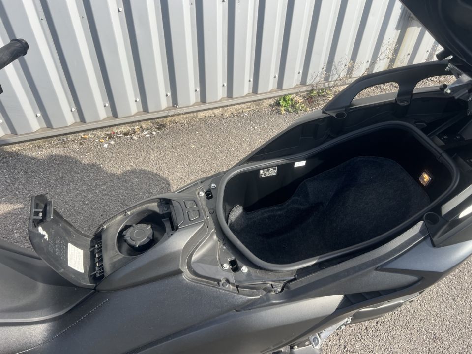 YAMAHA XP T-MAX 560 32
