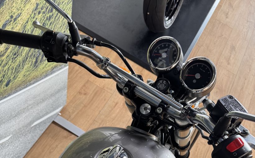 ROYAL ENFIELD INTERCEPTOR 2