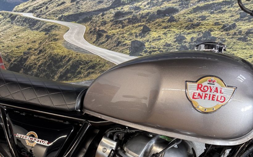 ROYAL ENFIELD INTERCEPTOR 4