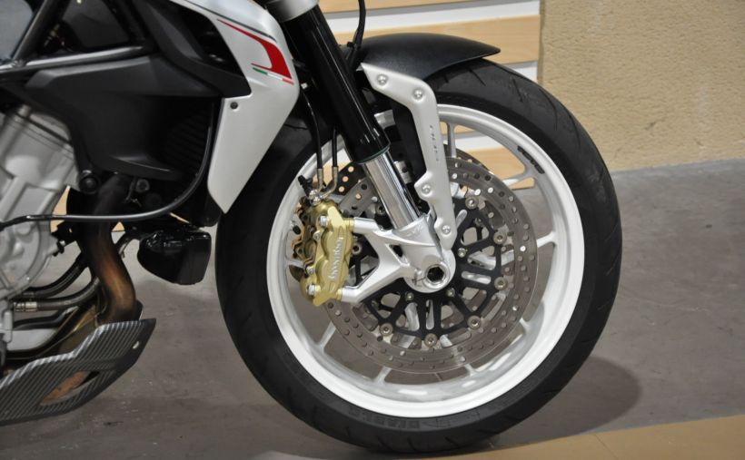 MV AGUSTA BRUTALE 800 2