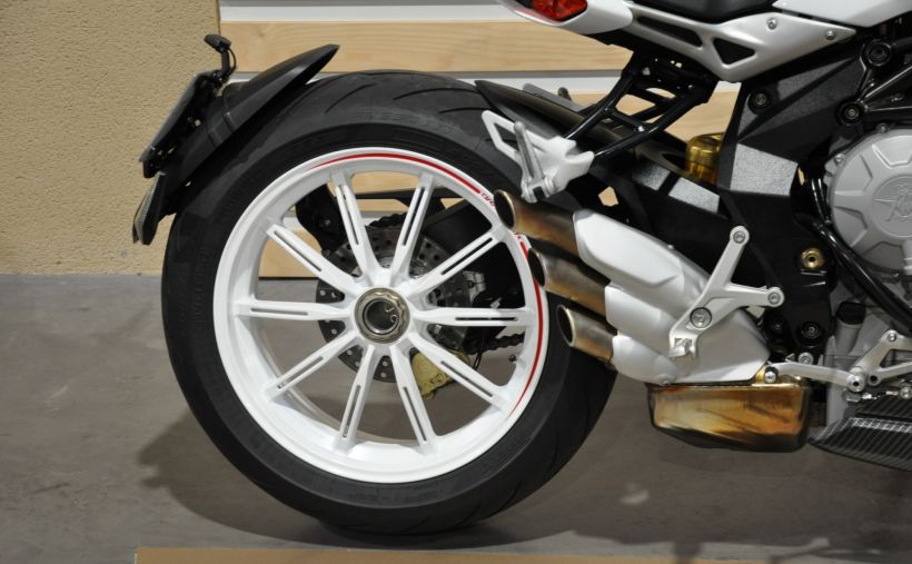 MV AGUSTA BRUTALE 800 3