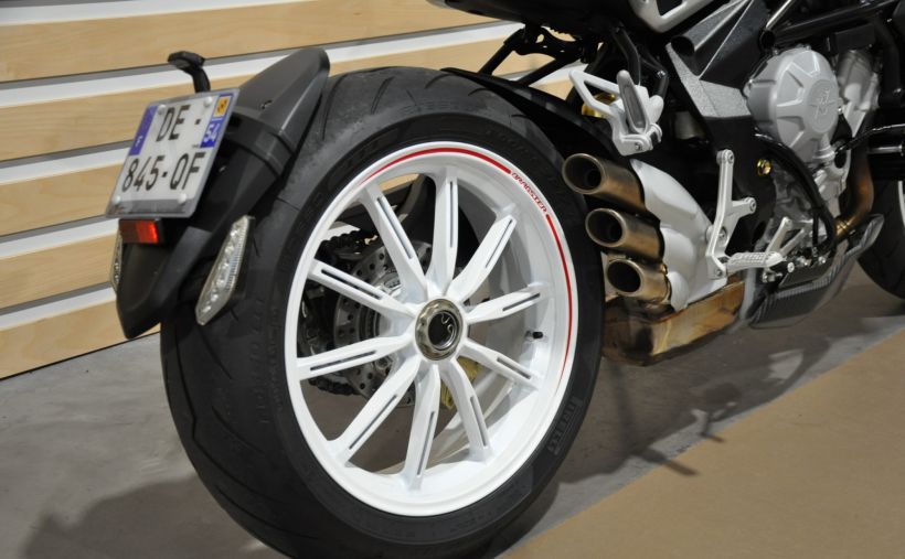 MV AGUSTA BRUTALE 800 5