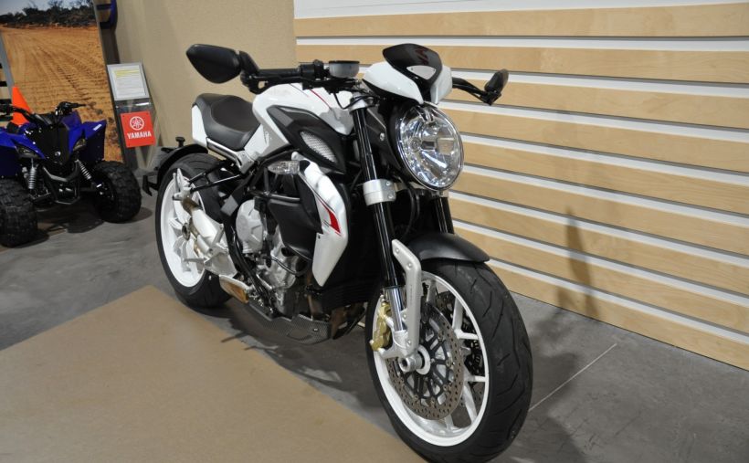 MV AGUSTA BRUTALE 800 6