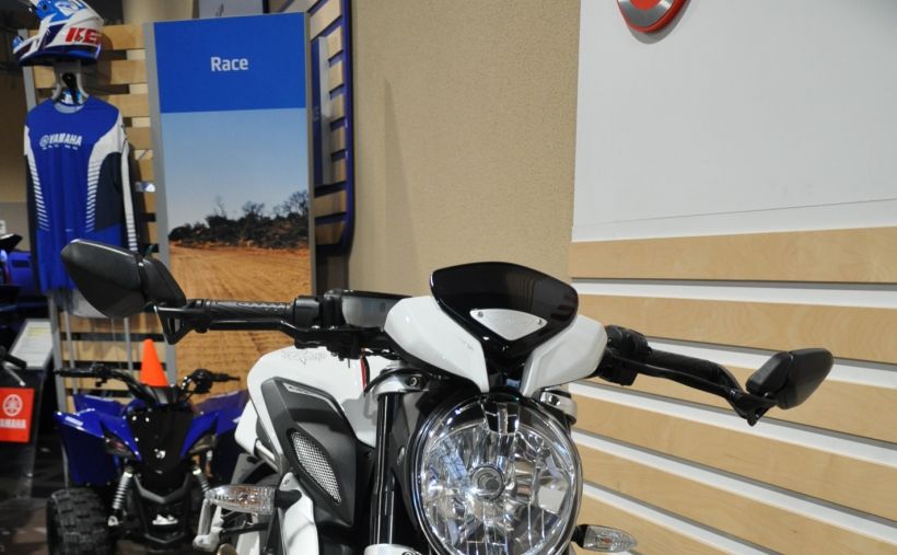 MV AGUSTA BRUTALE 800 7