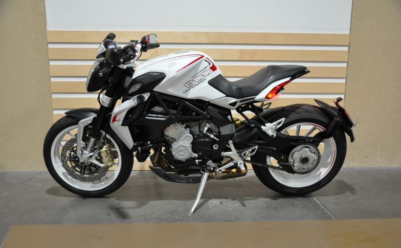 MV AGUSTA BRUTALE 800 8
