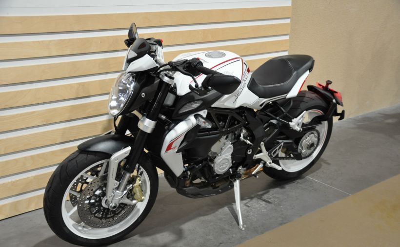 MV AGUSTA BRUTALE 800 11