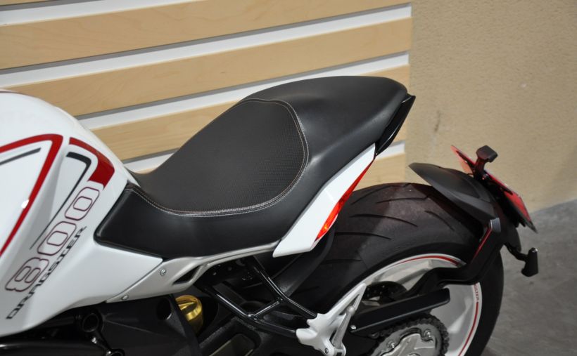 MV AGUSTA BRUTALE 800 12