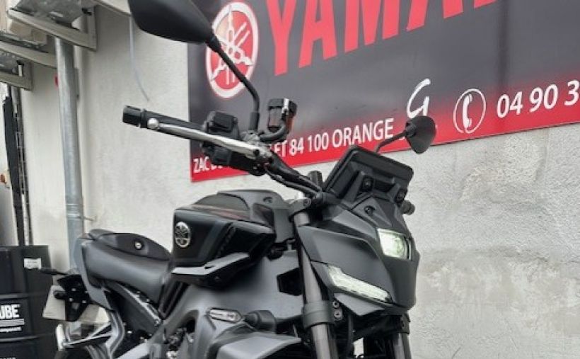 YAMAHA MT-09 1