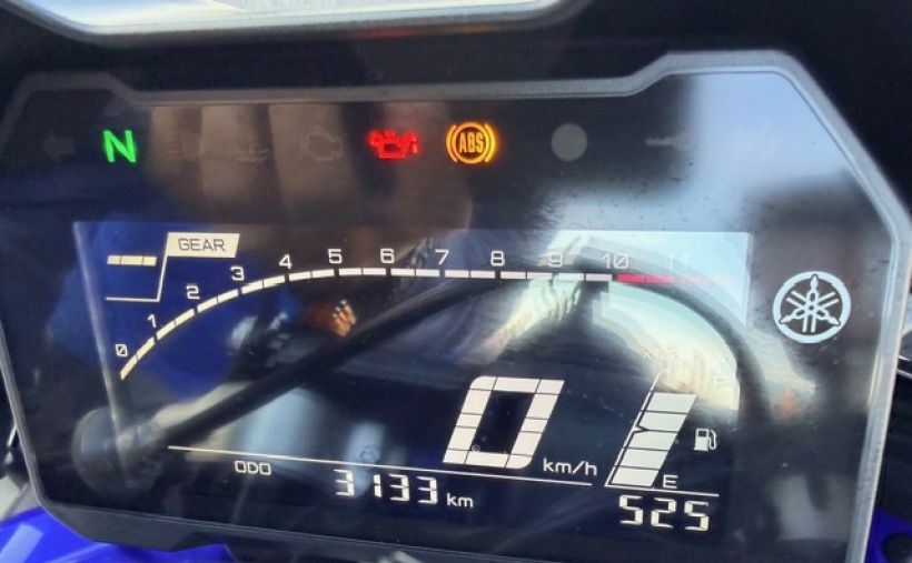 YAMAHA YZF-R7 4