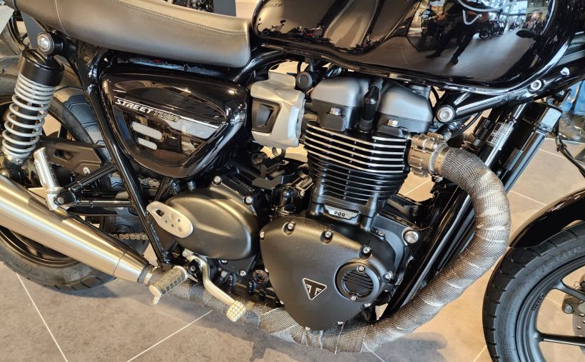 TRIUMPH STREET TWIN  900 1