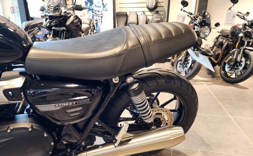 TRIUMPH STREET TWIN  900 4