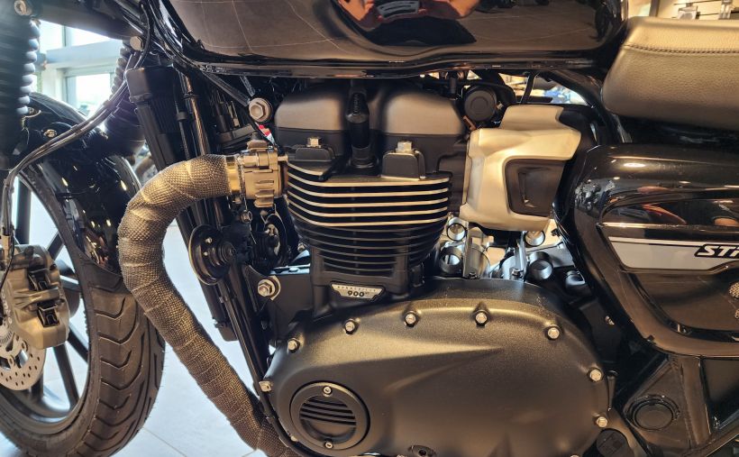 TRIUMPH STREET TWIN  900 5