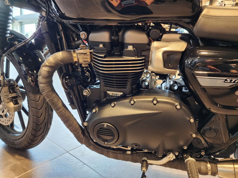 TRIUMPH STREET TWIN  900 25