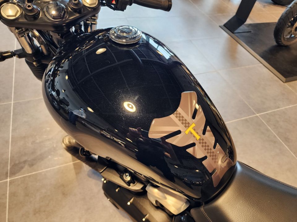 TRIUMPH STREET TWIN  900 30