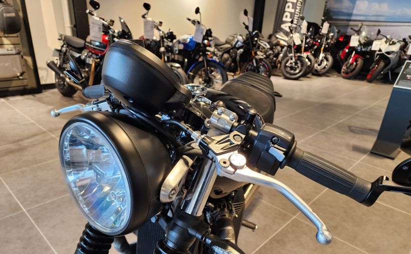 TRIUMPH STREET TWIN  900 7