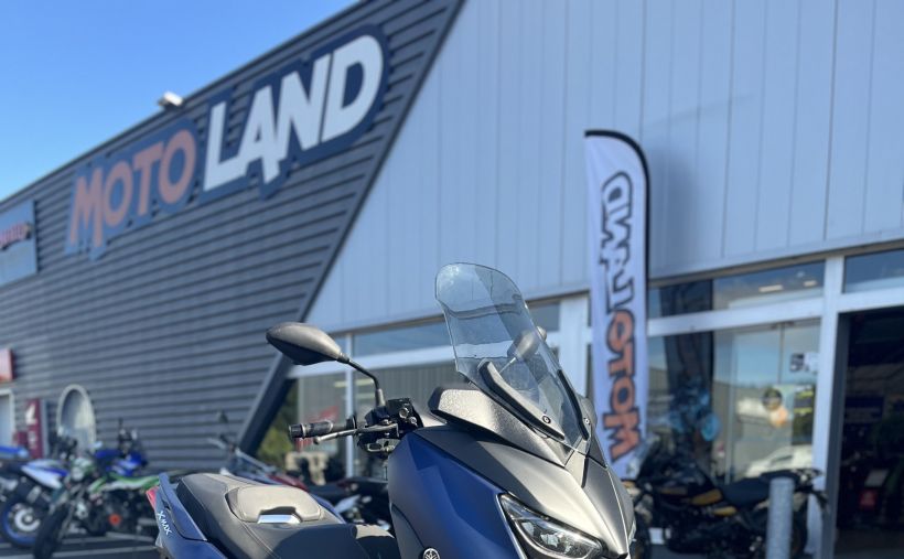 YAMAHA XMAX 300 0