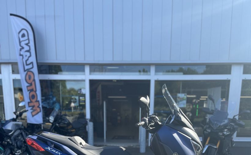 YAMAHA XMAX 300 1