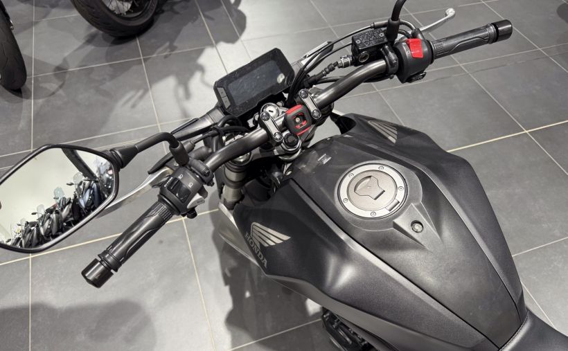 HONDA CB 300 R 10
