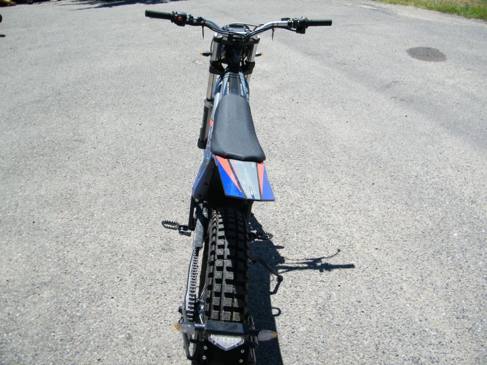 ELECTRIC MOTION ESCAPE 8