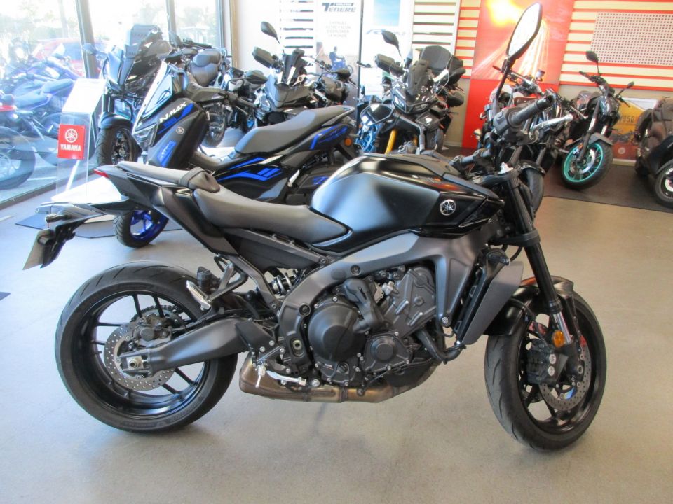 YAMAHA MT-09  Y-AMT 0