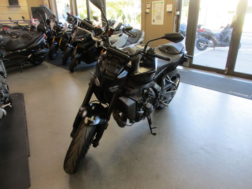 YAMAHA MT-09  Y-AMT 1