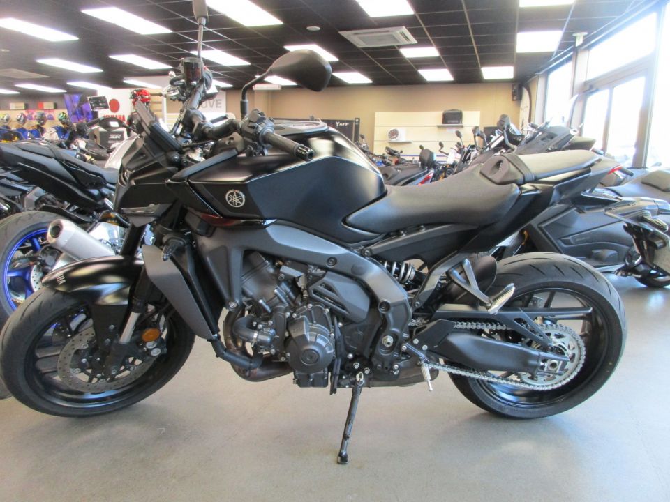 YAMAHA MT-09  Y-AMT 2